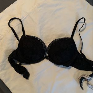 Victoria Secret punch up bra size 32B